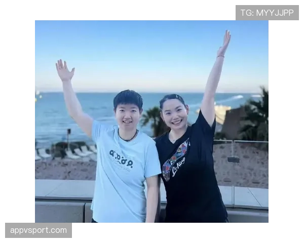 何卓佳训练完直接拎包去商场刷空卡，这姐的日常比偶像剧还敢花