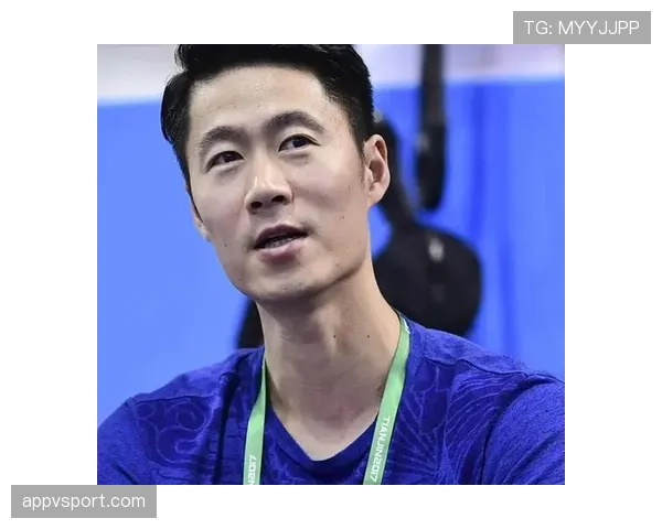 王励勤练球到深夜，这体能跟明星幕后团队有一拼吧？